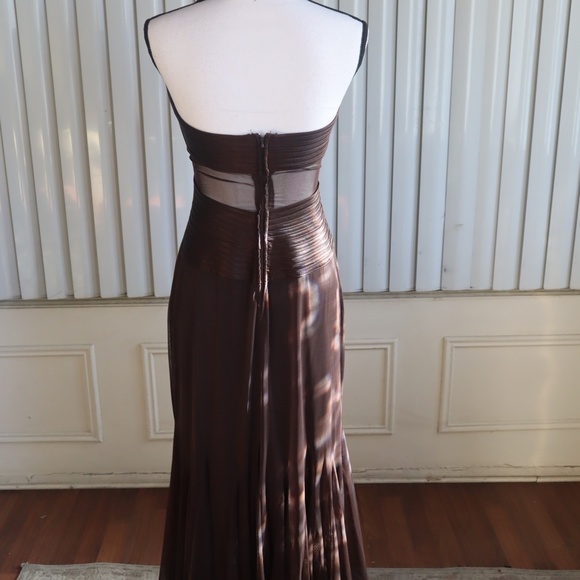Beautiful brown gown - Picture 2 of 5